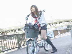 羞恥！バイブをつっこんだまま自転車で・・ - エロ動画 アダルト動画
